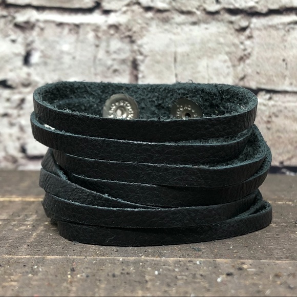 Luxe Boho Full-grain leather slashed snap bracelet - Picture 5 of 8